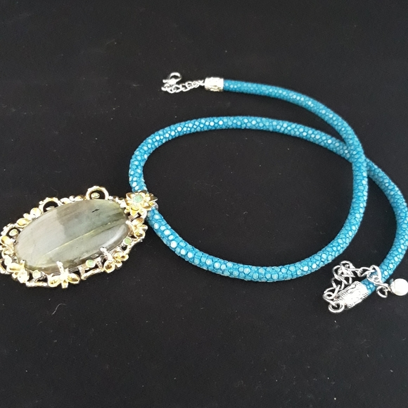 NEW! Handcrafted Labradorite and Stingray Necklace - Picture 13 of 15